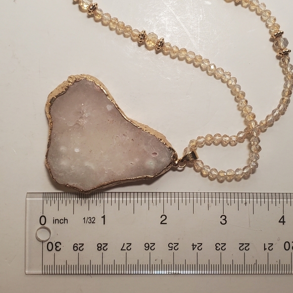 Druzy Quartz Pendant on 14" Neclace with Sparkly Champagne Pink Glass Beads NWT - Picture 8 of 8